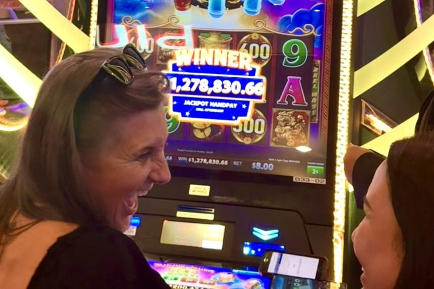 Dancing Drums Dragon — Une femme remporte 1,2 million $ à la machine à sous